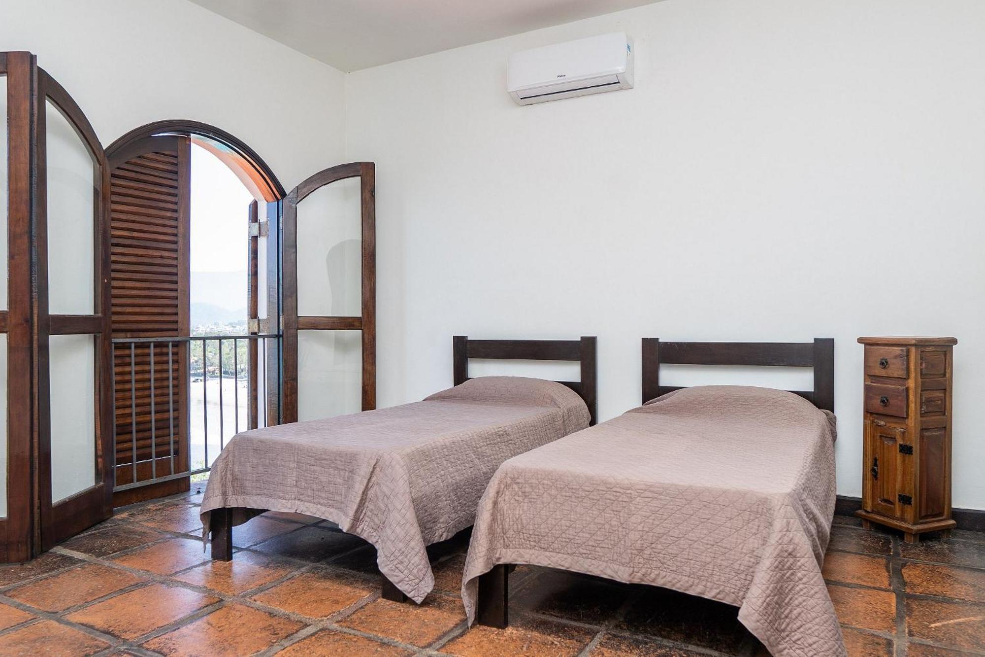 Casa luxuosa com 9 quartos e vista pro mar em Ubatuba, até 25 pessoas Casa de férias *
