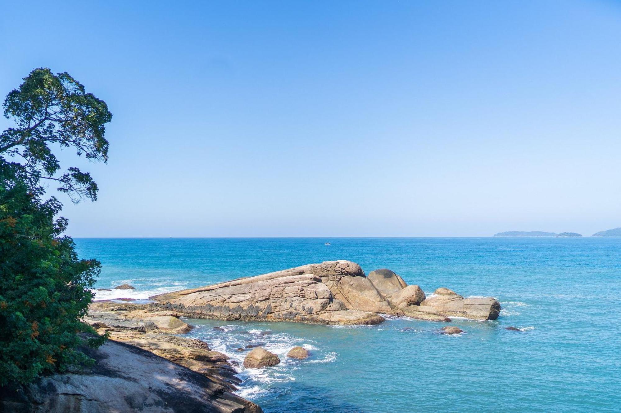 Casa luxuosa com 9 quartos e vista pro mar em Ubatuba, até 25 pessoas Casa de férias *