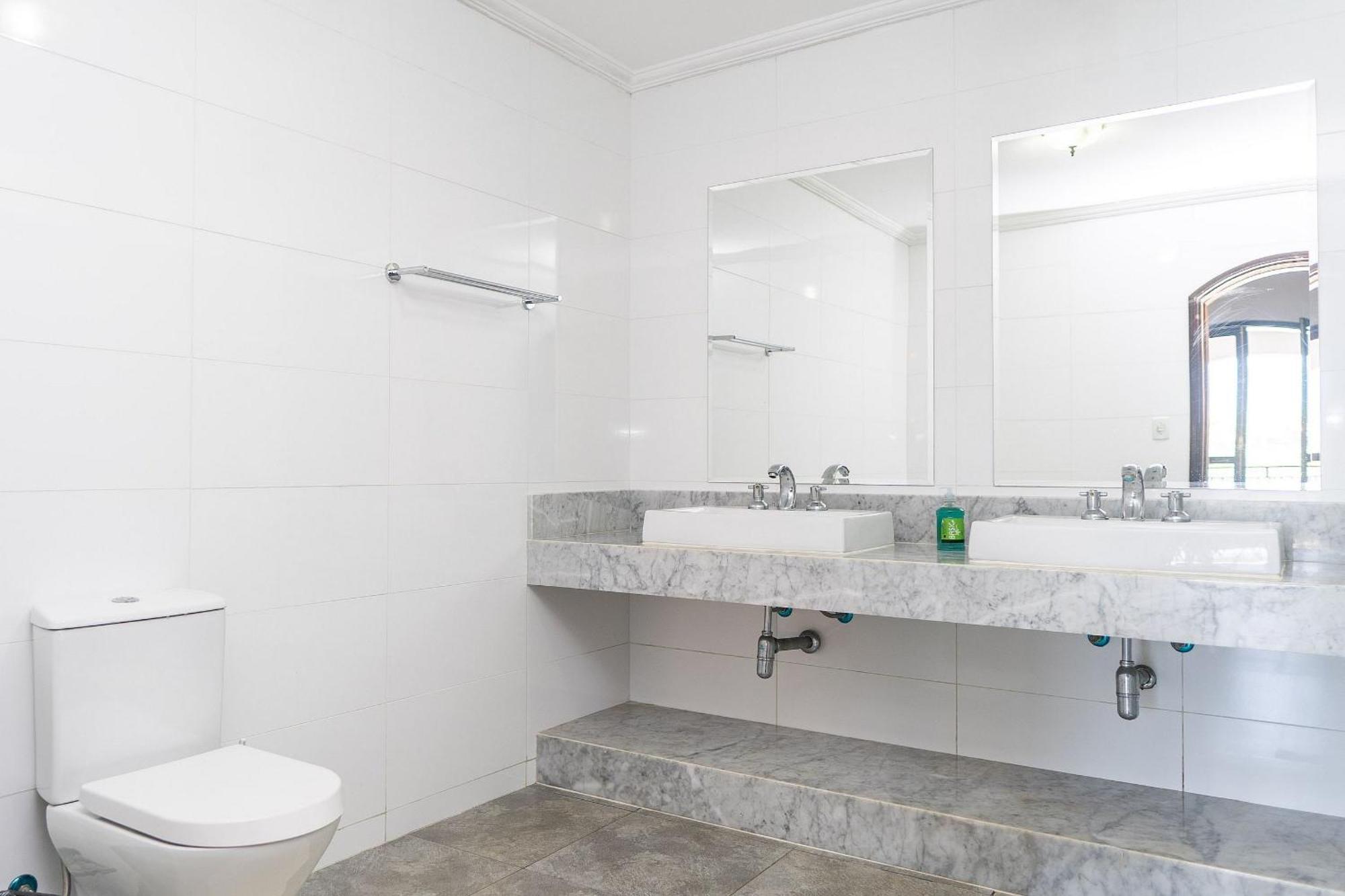 Casa luxuosa com 9 quartos e vista pro mar em Ubatuba, até 25 pessoas * Ubatuba