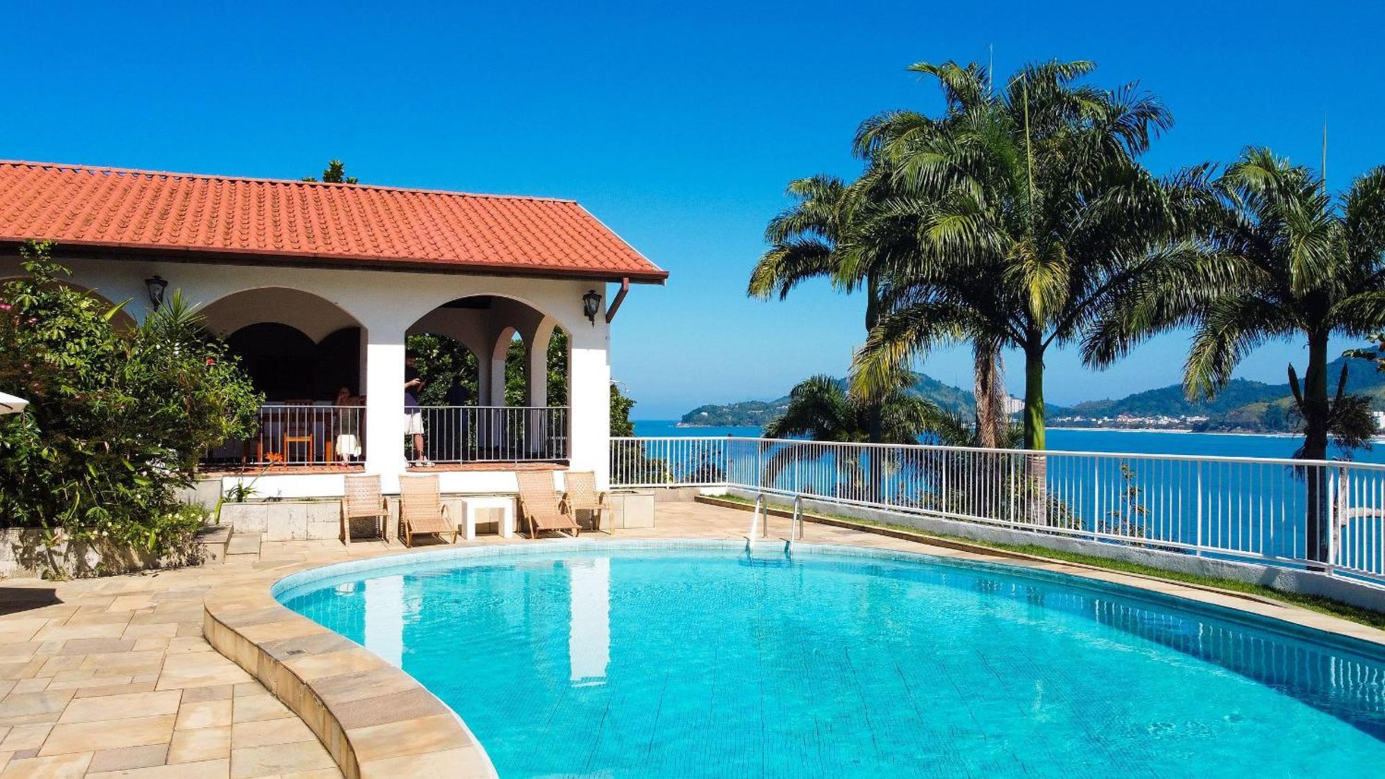 Casa luxuosa com 9 quartos e vista pro mar em Ubatuba, até 25 pessoas Casa de férias Ubatuba