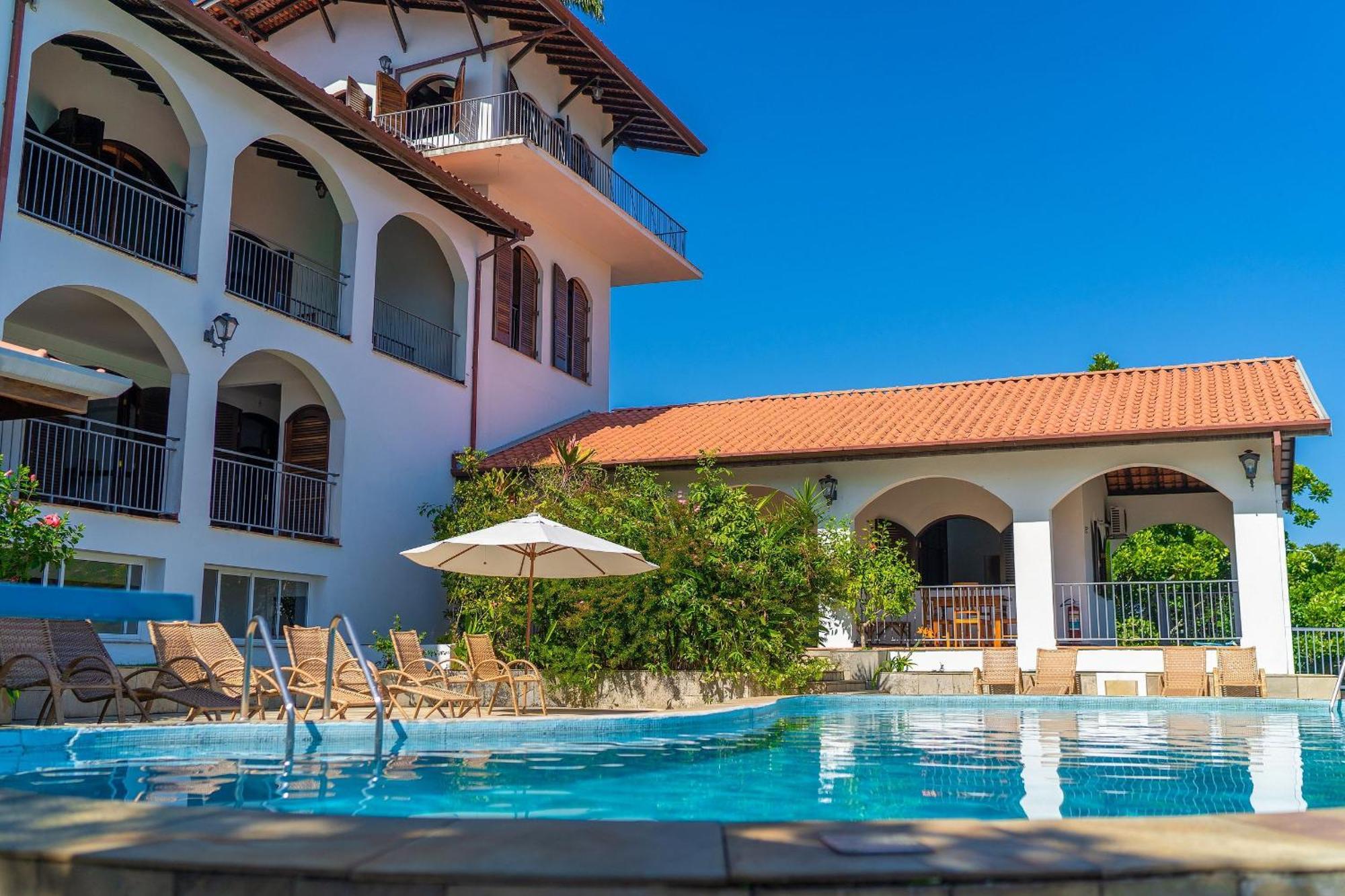 Casa luxuosa com 9 quartos e vista pro mar em Ubatuba, até 25 pessoas * Ubatuba